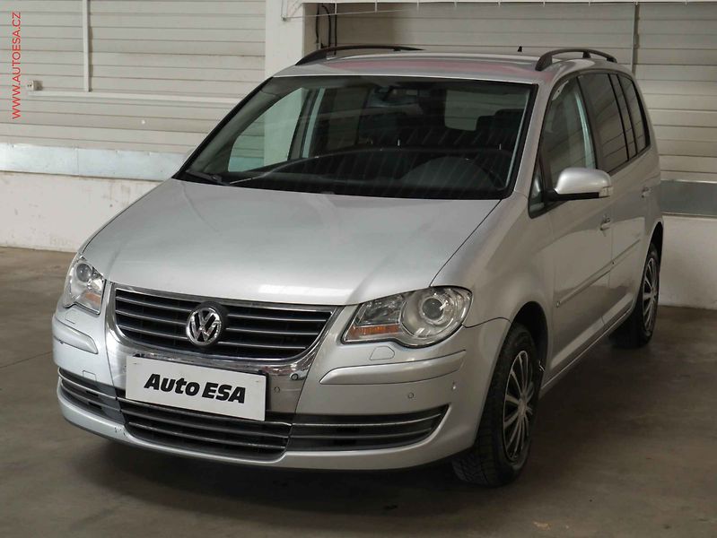 Volkswagen Touran (2009) 1.9 TDI - fotka 3 z 19