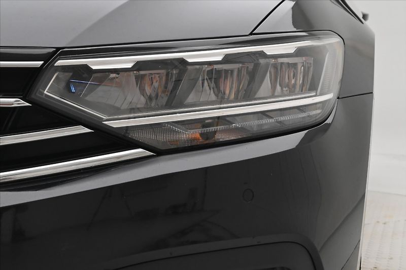 Volkswagen Passat 2,0 TDI 110KW DSG BUSINESS Zár - fotka 30 z 32