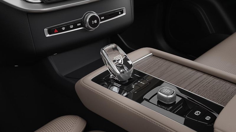 Volvo XC90 (2026) T8 AWD RECHARGE ULTRA DARK - fotka 14 z 15