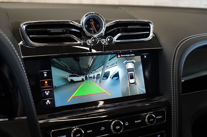 Bentley Bentayga V8, AWD, Panorama, 360° kamera - fotka 40 z 50