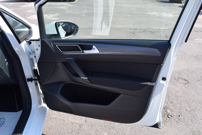 Volkswagen Golf Sportsvan (2020) 1.5TSI EVO 110kw DSG LED TAŽNÉ - fotka 43 z 48