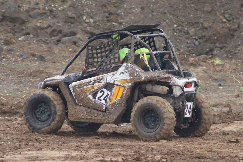 Offroad Maraton Most 2025 v lomu v Braňanech.