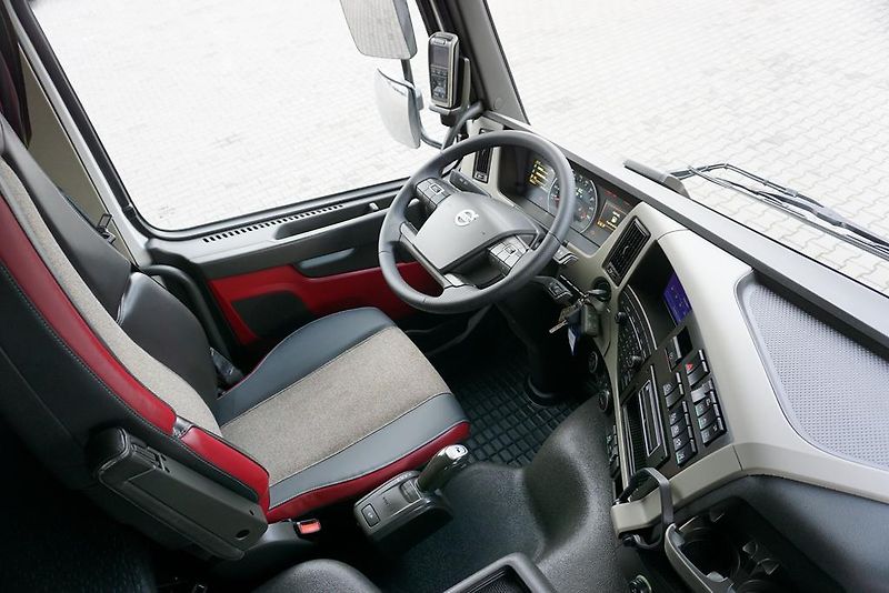 Volvo FM (2016) 460 / E 6 / IZOTERMA + WINDA / - fotka 13 z 45