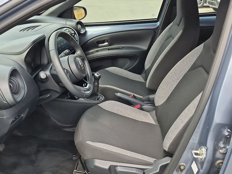 Toyota Ostatní 1,0 VVT-i Comfort - fotka 9 z 21