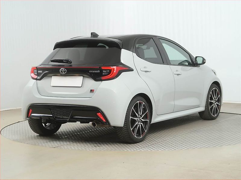Toyota Yaris (2023) 1.5 VVT-i Hybrid - fotka 5 z 16
