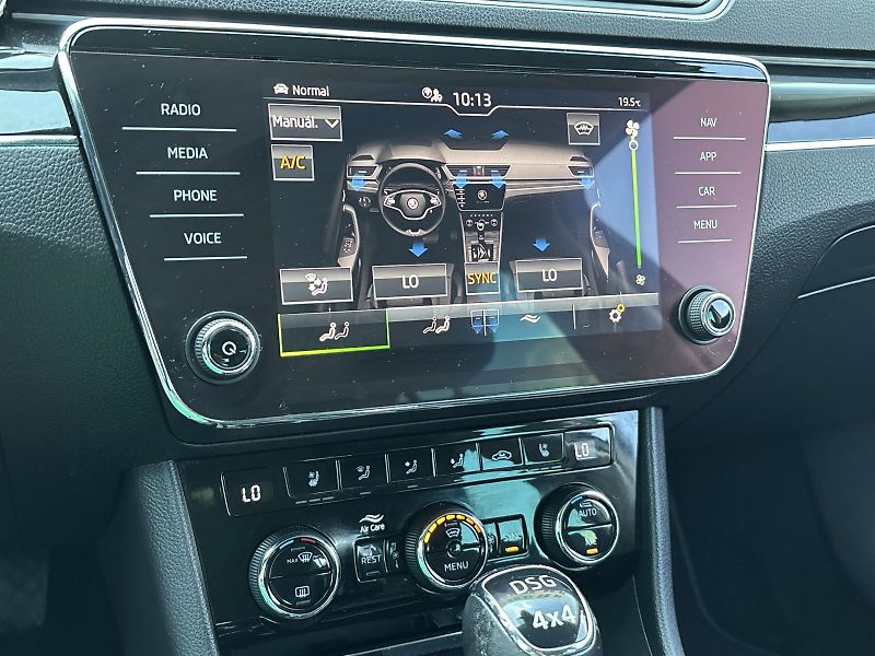 Škoda Superb (2021) Combi 2.0 TDI 4x4 DSG L&K - fotka 14 z 30