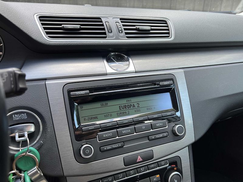 Volkswagen Passat 2.0 TDi 4MOTION 1.MAJ SERVISKA - fotka 13 z 19