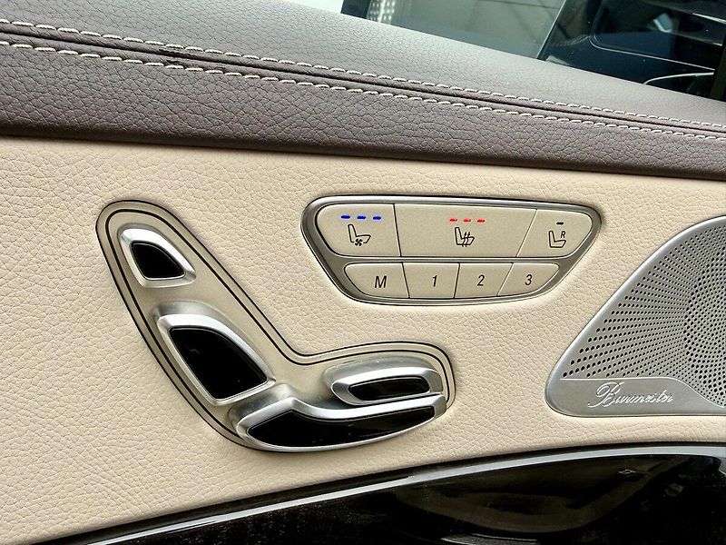 Mercedes-Benz Třídy S (2018) 560 4MATIC LONG - fotka 30 z 55