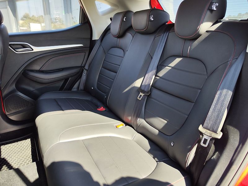 MG ZS 1.5i/78kW Emotion Plus - fotka 10 z 32