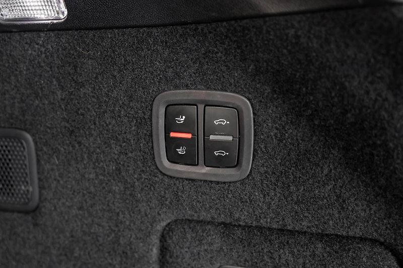 Porsche Cayenne (2023) COUPE PLATINUM EDITION - fotka 31 z 33