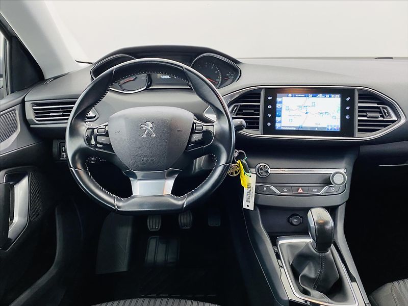 Peugeot 308 1,2 PureTech 60kW Active - fotka 10 z 28