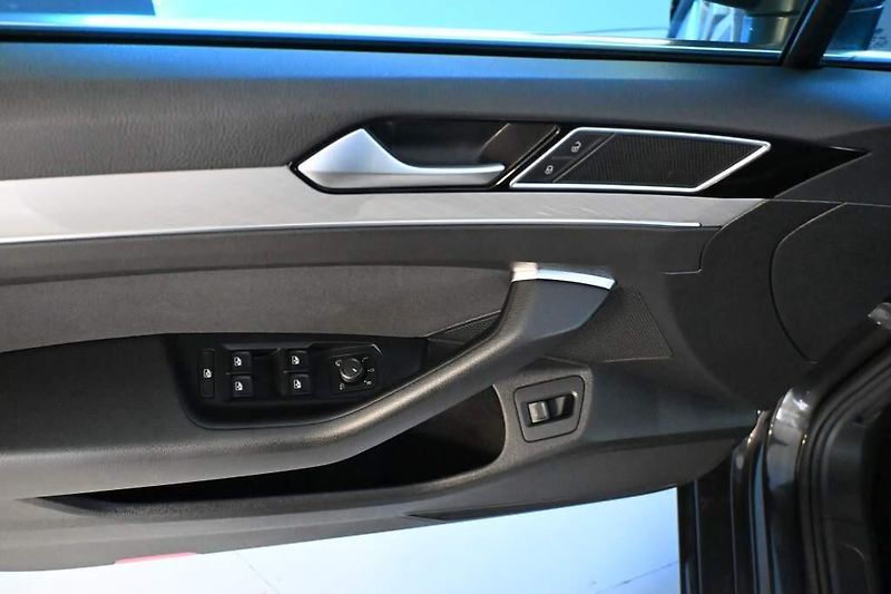 Volkswagen Passat (2023) 2.0 LED ACC VIRTUAL Tažné kame - fotka 16 z 38