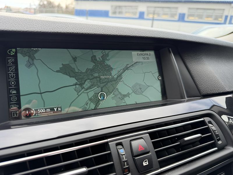 BMW Řada 5 530D, 190kw, HUD, PANO, Tažné - fotka 18 z 21