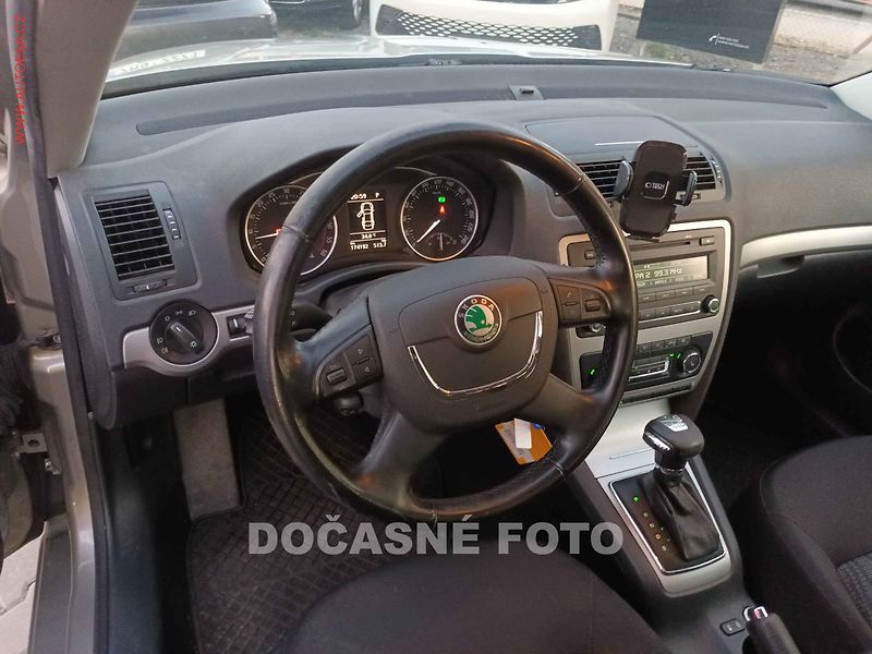 Škoda Octavia (2011) 1.6TDi, ČR, servis.kniha, AT - fotka 3 z 3