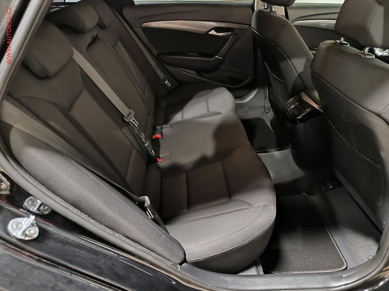 Hyundai i40 (2013) 1.7CRDi, ČR, AT, navi, xenon - fotka 11 z 17