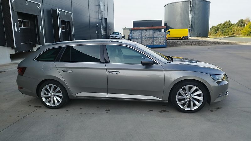 Škoda Superb 2.0TDI,LK,4X4volat-608 081 843 - fotka 2 z 21