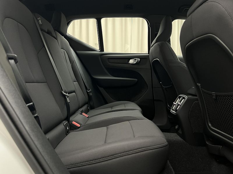 Volvo EX40 PURE ELECTRIC TWIN ENGINE AUT  - fotka 26 z 45