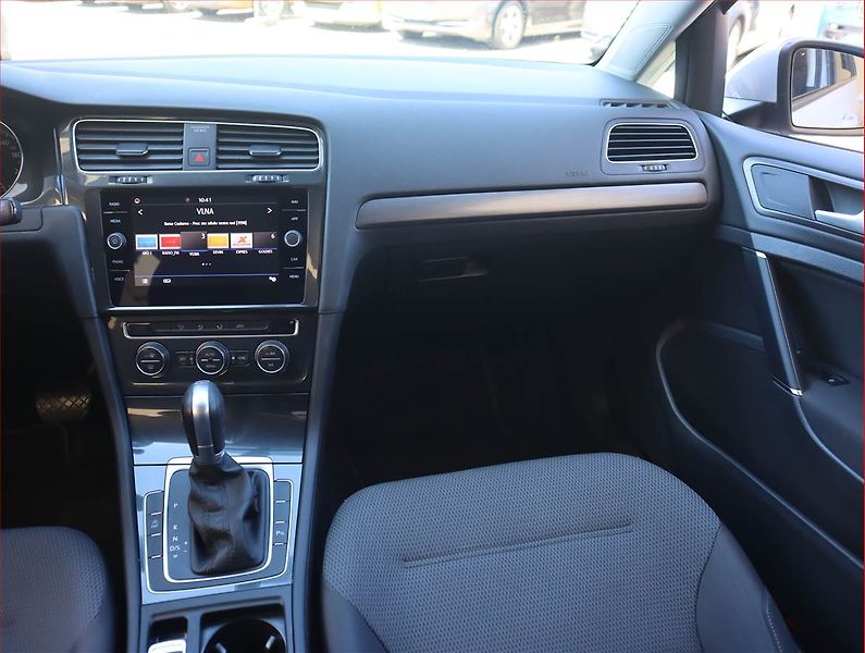 Volkswagen Golf (2018) 1.6 TDI, Automat, Serv.kniha - fotka 8 z 21