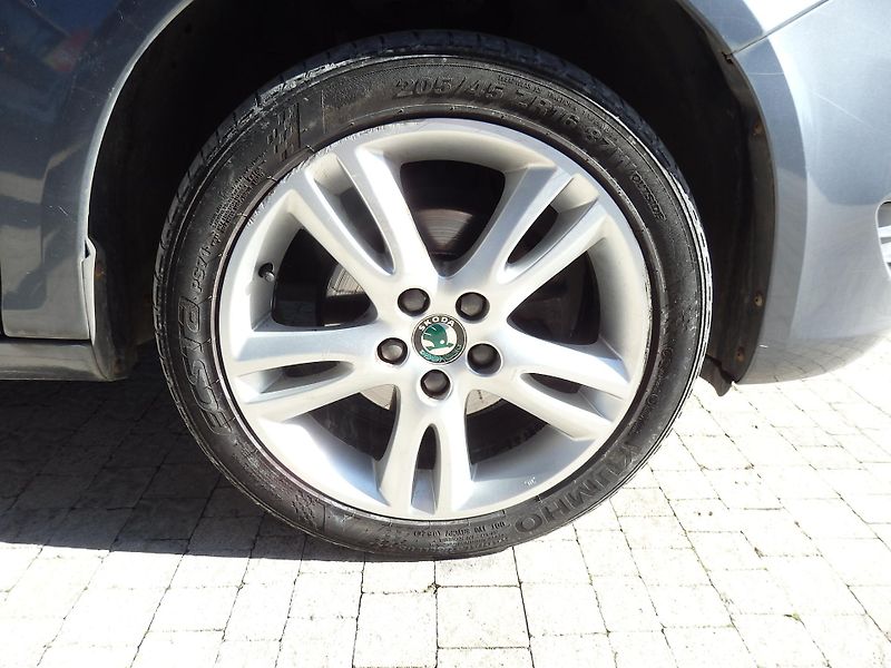 Škoda Fabia 1.4 16V KLIMATIZACE, ASR - fotka 12 z 24