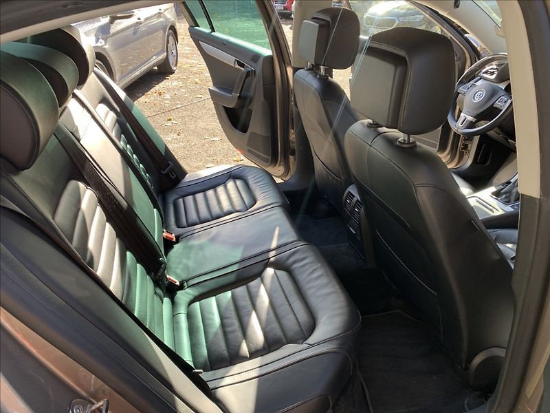 Volkswagen Passat 2,0 TSI HIGHLINE,SERVISKA - fotka 19 z 21