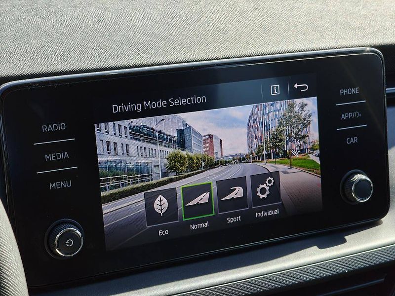 Škoda Kamiq Fresh 6MP 1,0TSI - fotka 17 z 23
