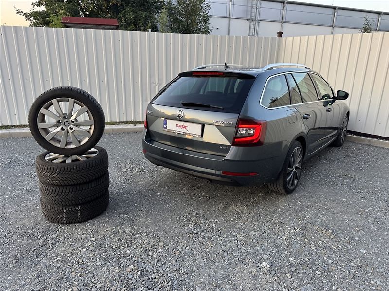 Škoda Octavia 2,0 TSI 140kW DSG L&K 4x4 DPH - fotka 47 z 50