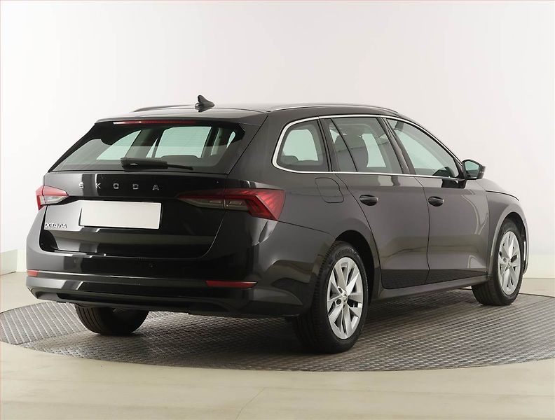 Škoda Octavia (2023) Ambition 2.0 TDI, Automat - fotka 5 z 31