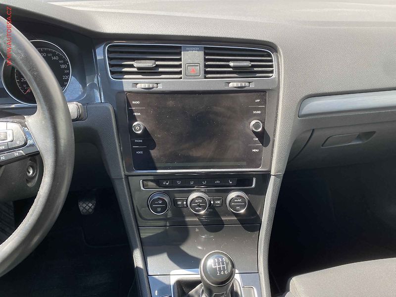 Volkswagen Golf (2020) 1.5 TSi, Comfortline, LED, - fotka 12 z 19
