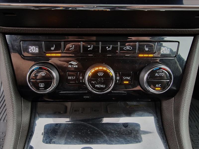 Škoda Superb 2.0TDI 140kW L&K 4x4 DSG, ČR - fotka 33 z 50