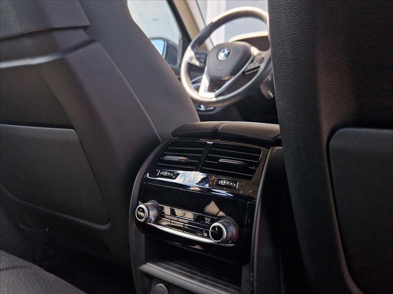 BMW Řada 5 3,0 530d TOURING KOMPLETVÝBAVA - fotka 14 z 39