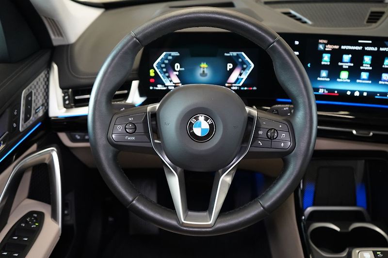 BMW X1 20d xLine, H/K ,Tažné, Head-Up - fotka 24 z 50