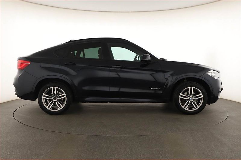 BMW X6 (2018) xDrive30d - fotka 6 z 27