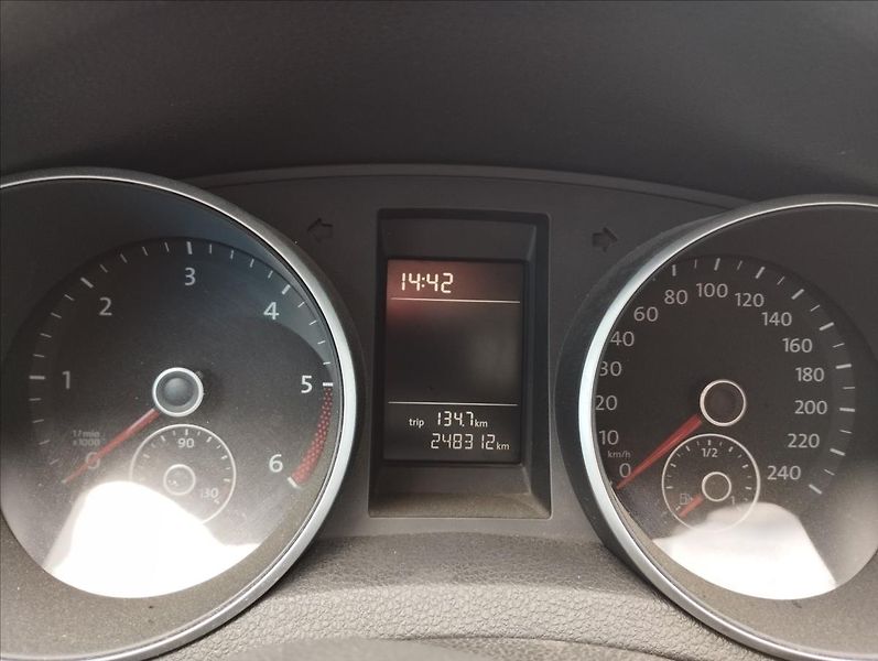 Volkswagen Golf 1,6 TDi 77KW - fotka 11 z 16