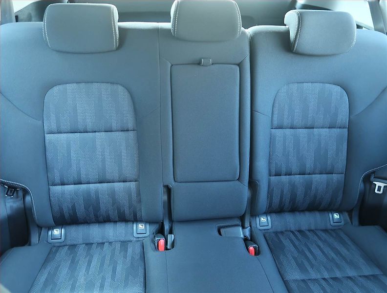 Kia Sportage (2021) 1.6 T-GDI, 4X4, Serv.kniha - fotka 10 z 15