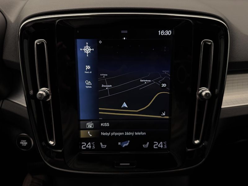 Volvo XC40 T5 AWD MOMENTUM PRO AUT - fotka 29 z 41