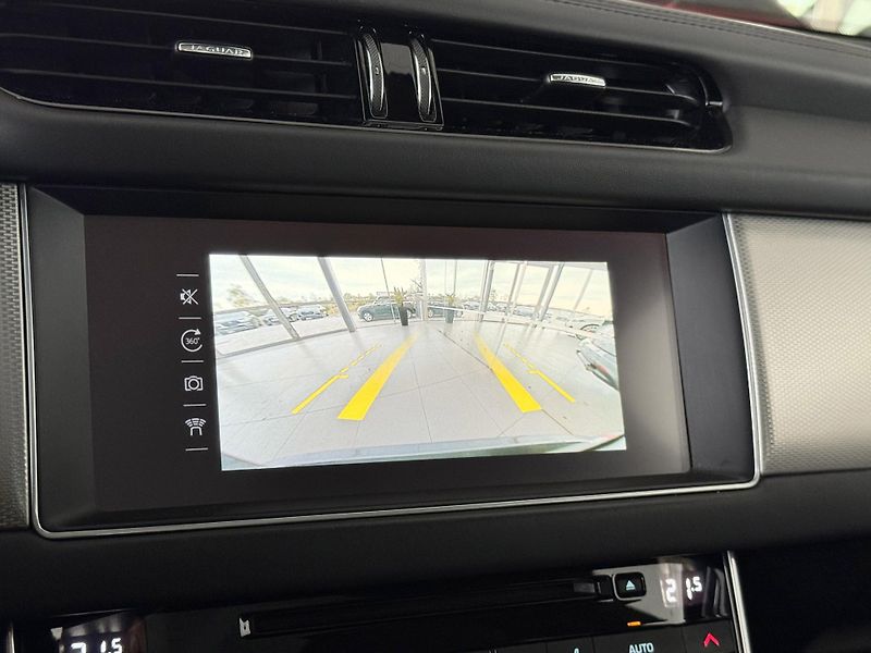 Jaguar XF 25d AWD*FullLED*360Kam*Panoram - fotka 21 z 41