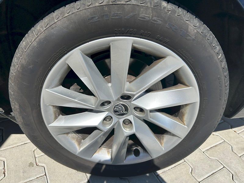 Škoda Superb (2023) COM GRT STY 4X4 TD 140/2.0 A7A - fotka 25 z 31
