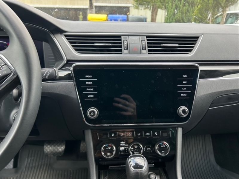 Škoda Superb 2,0 TDI 110 L&K AT - fotka 10 z 11