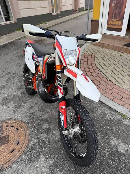 KTM 300 EXC SIX DAYS (2019) 2019 - fotka 2 z 5