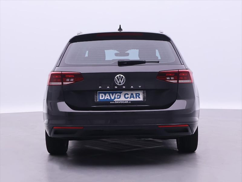 Volkswagen Passat 2,0 TDI DSG Virtual Business - fotka 6 z 36