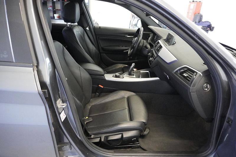BMW Řada 1 2,0 M-SPORT AUT. - fotka 26 z 28