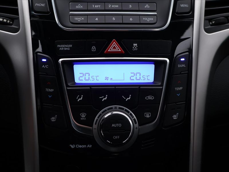 Hyundai i30 1,6 CRDi 81kW CZ Weekend - fotka 27 z 38