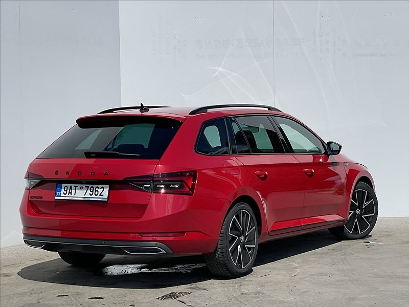 Škoda Superb 2,0 TDI Combi Sportline DCC - fotka 3 z 24