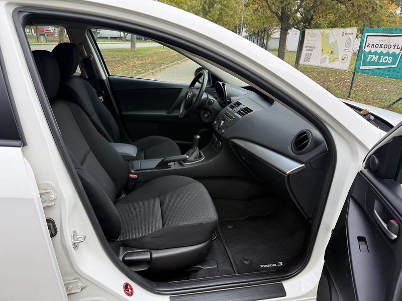 Mazda 3 1.6 MIRAI - fotka 21 z 31