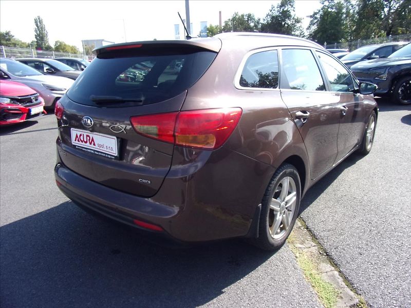 Kia Ceed 1,6 CRDi Exclusive SW - fotka 3 z 28