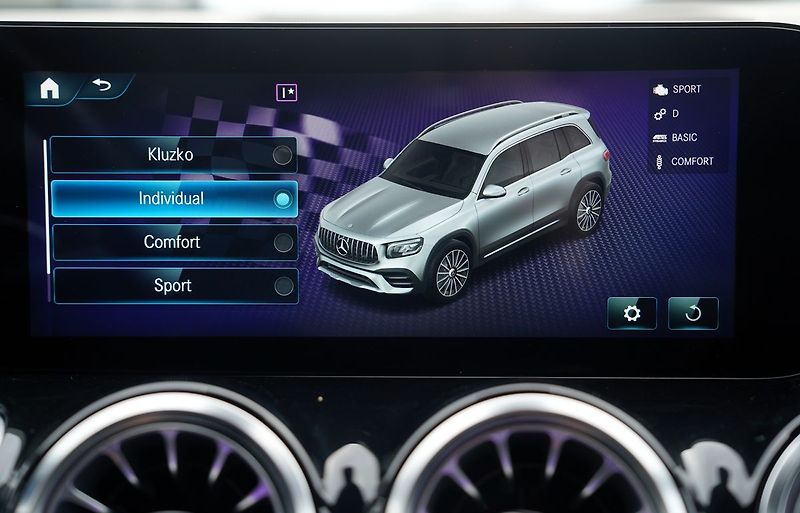 Mercedes-Benz GLB 35 AMG 4Matic/310 PS/ČR - fotka 41 z 44