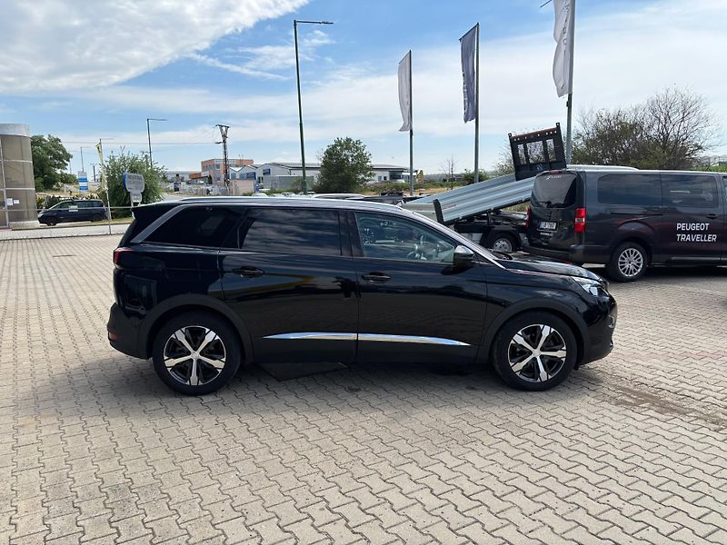 Peugeot 5008 (2019) ALLURE 1.6 PT 180k PANORAMA - fotka 10 z 21