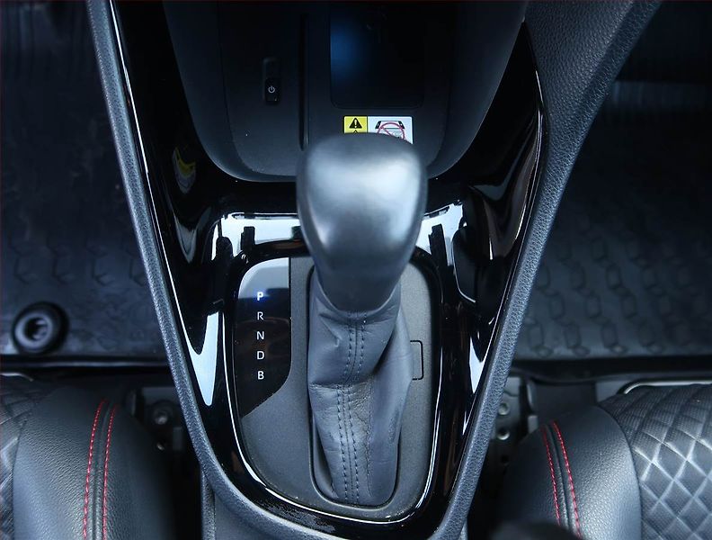 Toyota Yaris (2020) 1.5 VVT-i Hybrid - fotka 13 z 20