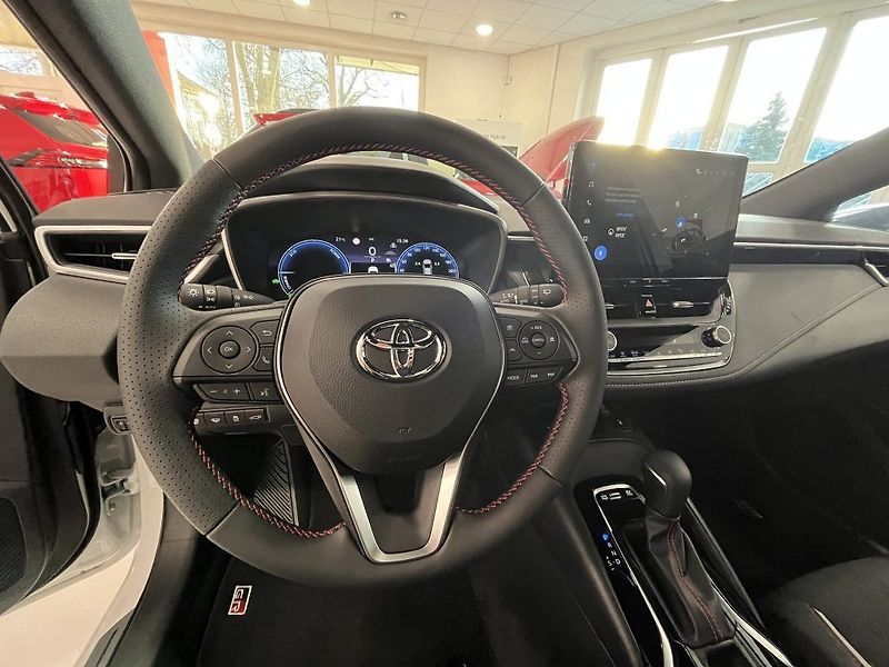 Toyota Corolla TS 2.0 Hybrid GR SPORT - fotka 10 z 28
