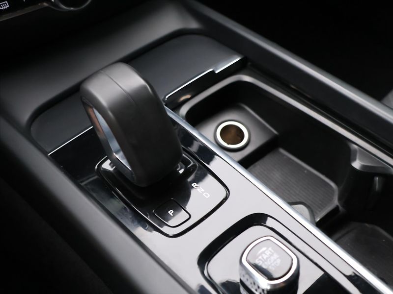 Volvo V60 2,0 B4 AWD Cross Country DPH - fotka 27 z 36